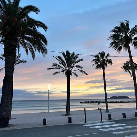 Διαμέρισμα T2 Lumineux Moderne Vue Panoramique Parking Prive Grande Terrasse A Deux Pas Des Plages